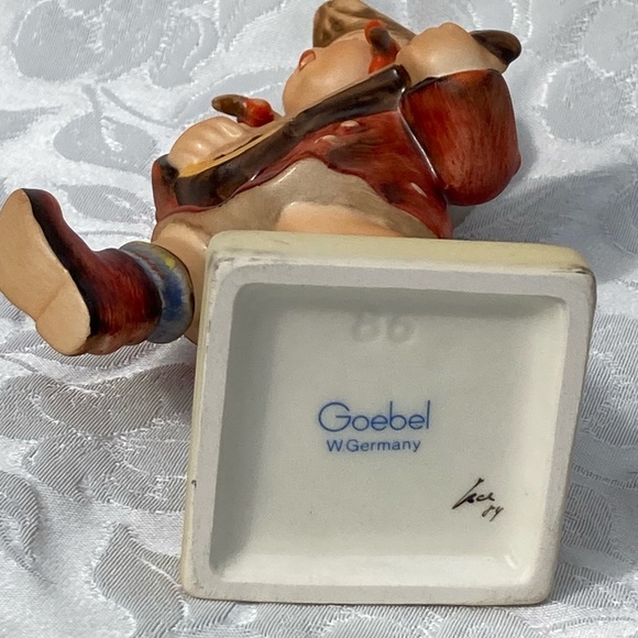 4.5" Hummel Figurine "Happiness" Goebel W. Germany 1984 Excellent Condition - Picture 6 of 6